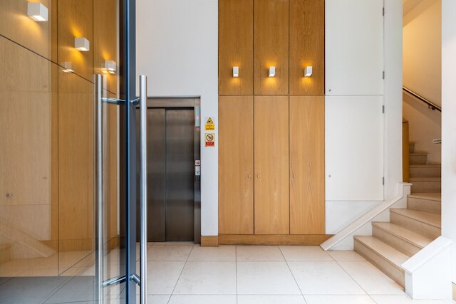 ケンジントン ラグジュアリー アパートメント