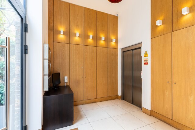 ケンジントン ラグジュアリー アパートメント