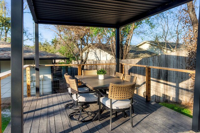 ラグジュアリー ジルカー ホーム プール ホットタブ キッチン