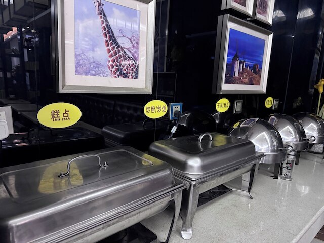 Penguin Airport hotel&free shuttle bus