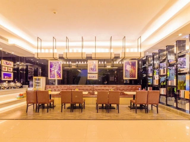 Penguin Airport hotel&free shuttle bus