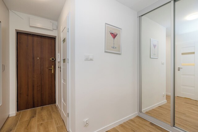 ショートステイポーランド ソリダルノシチ B158