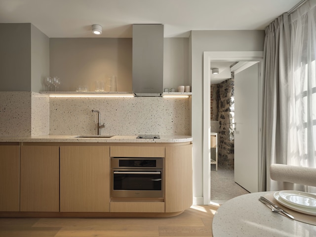 コーナー アパートメンツ