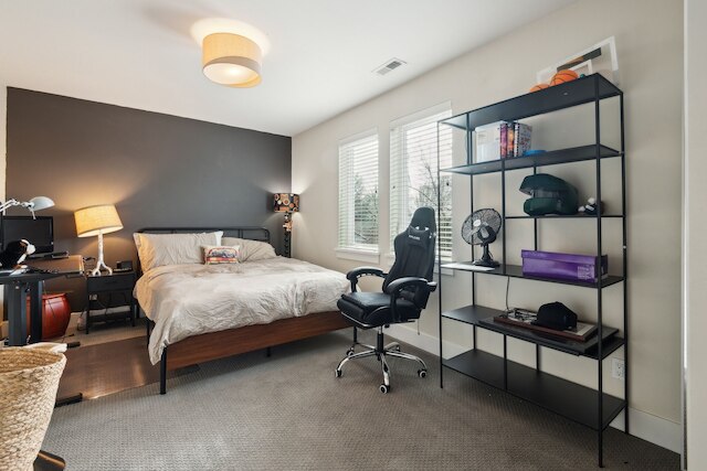 スペーシャス ファミリー リトリート メディア ルーム & パティオ 3 ベッドルーム ホーム