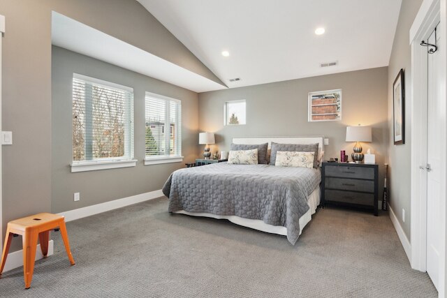 スペーシャス ファミリー リトリート メディア ルーム & パティオ 3 ベッドルーム ホーム