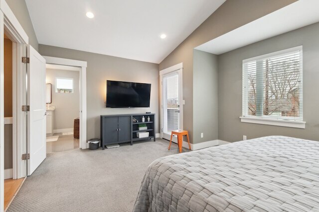 スペーシャス ファミリー リトリート メディア ルーム & パティオ 3 ベッドルーム ホーム