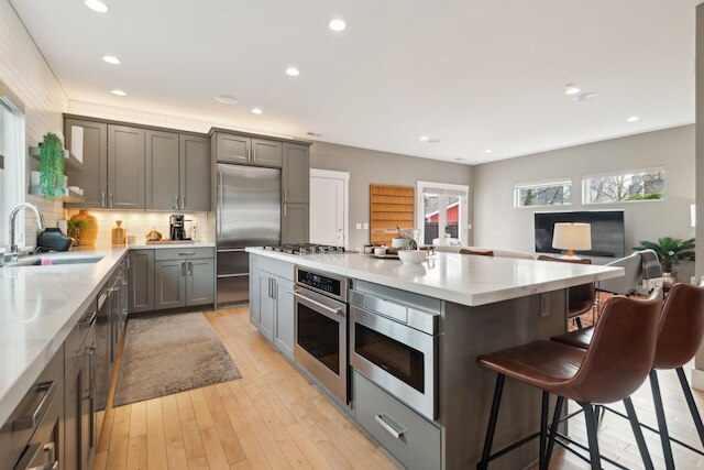 スペーシャス ファミリー リトリート メディア ルーム & パティオ 3 ベッドルーム ホーム