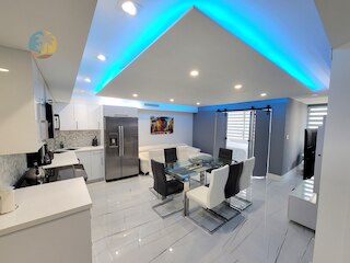 アレクサンダー 903 4 ベッドルーム アパート