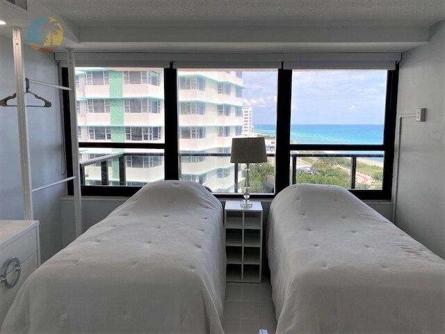 アレクサンダー 1104 3 ベッドルーム コンド