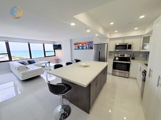 アレクサンダー 1104 3 ベッドルーム コンド