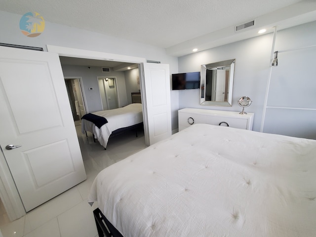 アレクサンダー 1104 3 ベッドルーム コンド