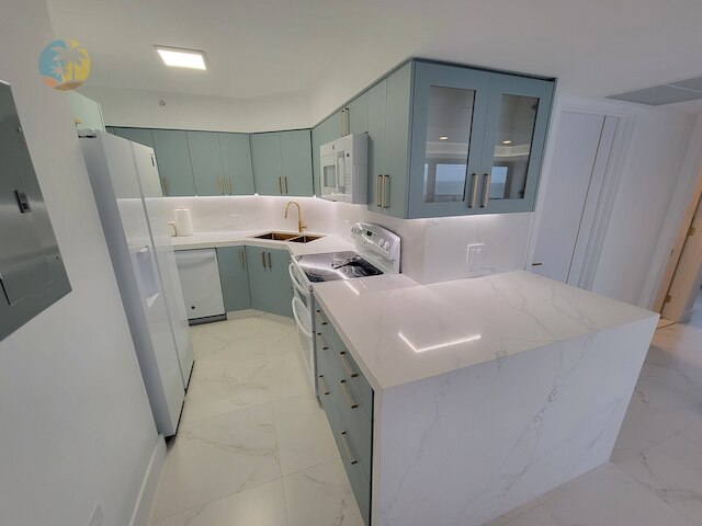 アレクサンダー 1102 2 ベッドルーム アパート