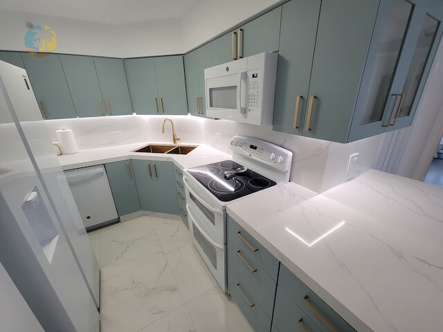 アレクサンダー 1102 2 ベッドルーム アパート