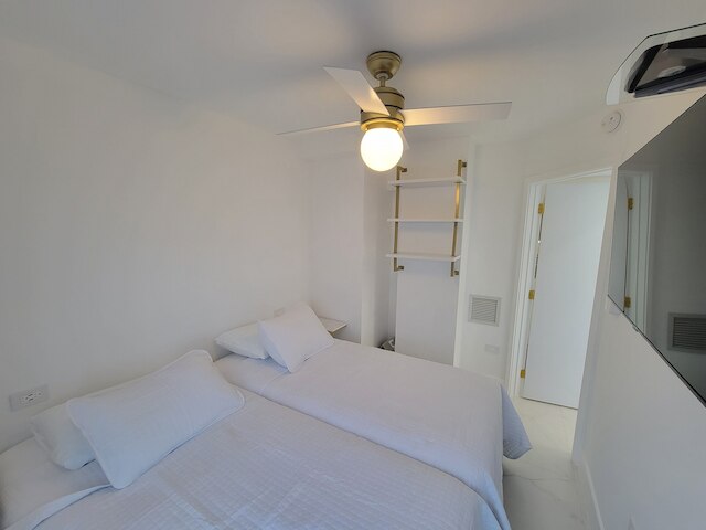 アレクサンダー 1102 2 ベッドルーム アパート