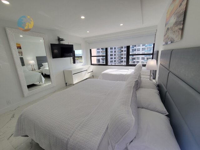 アレクサンダー 1115 3 ベッドルーム アパート