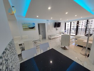 アレクサンダー 1115 3 ベッドルーム アパート