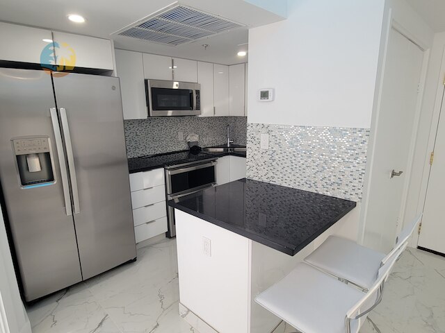 アレクサンダー 1115 3 ベッドルーム アパート