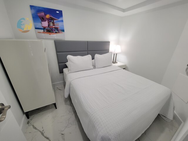 アレクサンダー 1115 3 ベッドルーム アパート