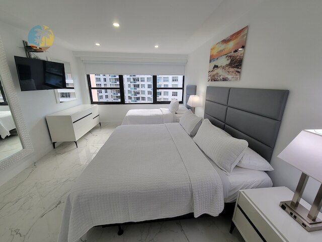 アレクサンダー 1115 3 ベッドルーム アパート