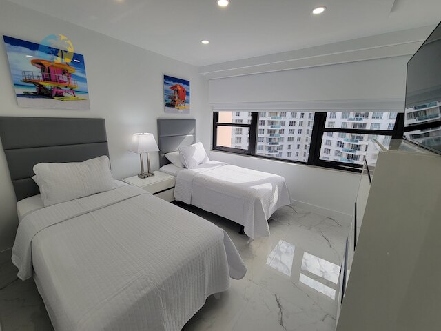 アレクサンダー 1115 3 ベッドルーム アパート