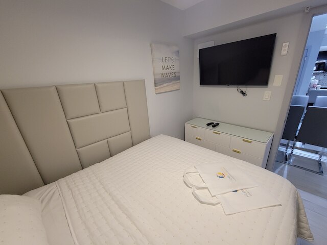 アレクサンダー 817 3 ベッドルーム アパートメント