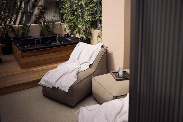 クカ ラグジュアリー リビング アテネ