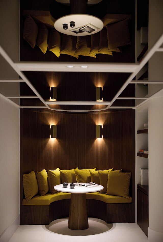 クカ ラグジュアリー リビング アテネ