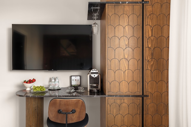 ホテル バザール - ファタル カラーズ