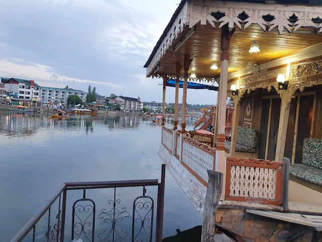 ジ エッセ オテル