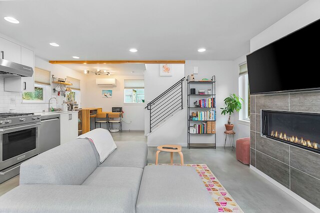 エンバー & グロー ロフト リトリート