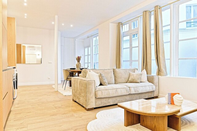 スーパーブ エアコンディションド フラット ギャラリー ラファイエット