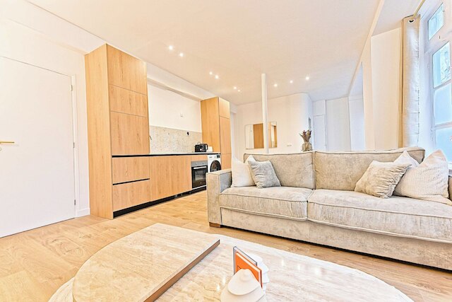 スーパーブ エアコンディションド フラット ギャラリー ラファイエット