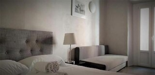 カーサ ミラノ ドゥオーモズ ウィスパー ウィズ バルコニー