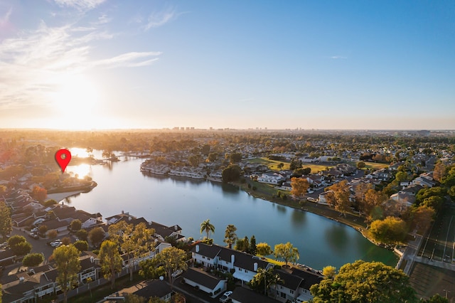 ウォーターフロント リトリート ウィズ スタニング ビューズ モダン カンパニー