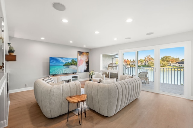 ウォーターフロント リトリート ウィズ スタニング ビューズ モダン カンパニー