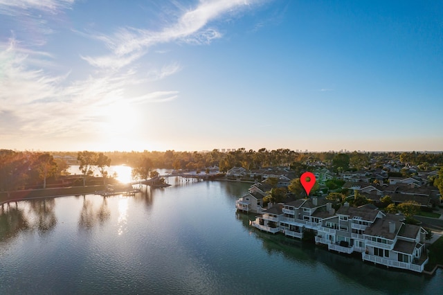 ウォーターフロント リトリート ウィズ スタニング ビューズ モダン カンパニー