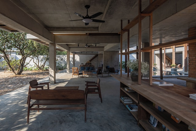 ハチ ホームステイ & スパ