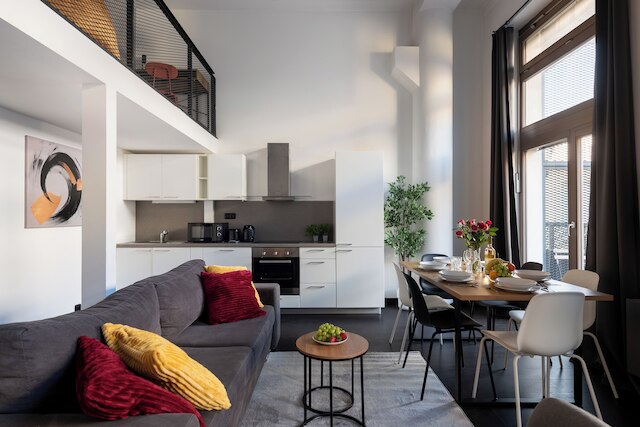 デュプレックス ロフト アパート ウィズ バルコニー