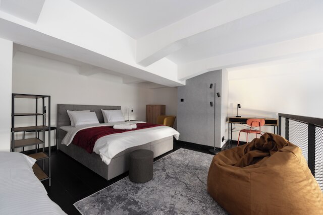 デュプレックス ロフト アパート ウィズ バルコニー