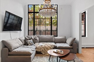 クリントン バイ Rovetravel 3ベッドルーム デュプレックス ウィズ バックヤード