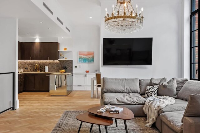 クリントン バイ Rovetravel 3ベッドルーム デュプレックス ウィズ バックヤード