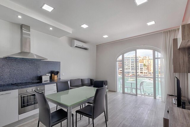 シーフロント デザイナー ブリス イン セントラル セントジュリアンズ