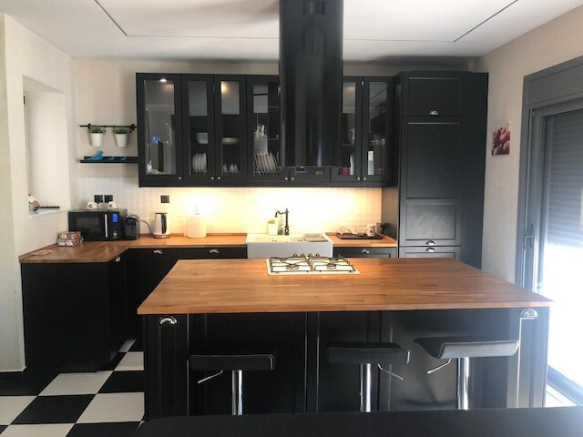 ラグジュリアス アパートメント ウィズ ビッグ バルコニー ベスト ロケーション