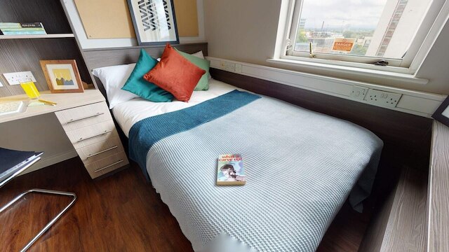 スチューデント オンリー ランバート & フェアフィールド ハウス