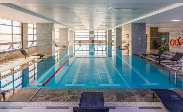 デ キャッスル ロイヤル アパートメント