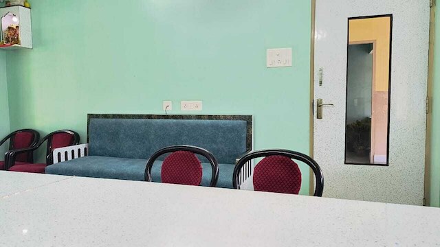 デブ ゲストハウス