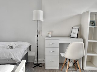 ニュー ハウス 5 ルームズ 3 バス