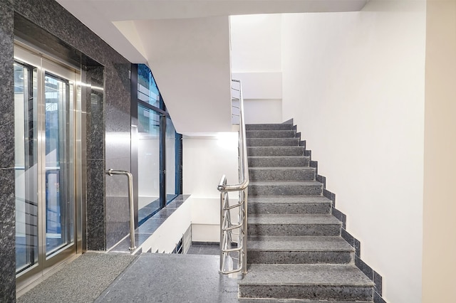 オリバ ジョベンズ セントラル - ブリゲード ロード