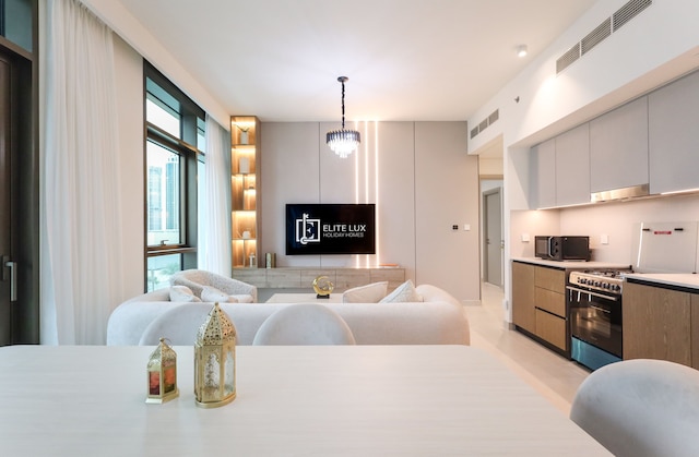 エリート LUX ホリデーホームズ - ドバイ クリーク オアシス 2ベッドルーム ラグジュアリー ウィズ ブルジュビュー