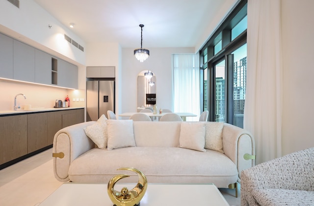 エリート LUX ホリデーホームズ - ドバイ クリーク オアシス 2ベッドルーム ラグジュアリー ウィズ ブルジュビュー